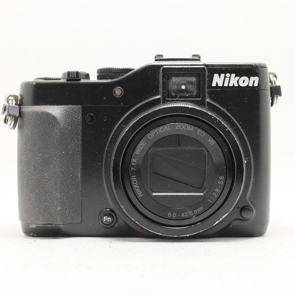 Nikon Coolpix 7000 - Point and Shoot Digital Camera