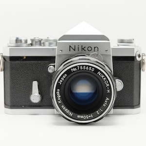 Nikon F Chrome DE-1 -  Nikkor 50mm f/2 lens - Vintage SLR Camera