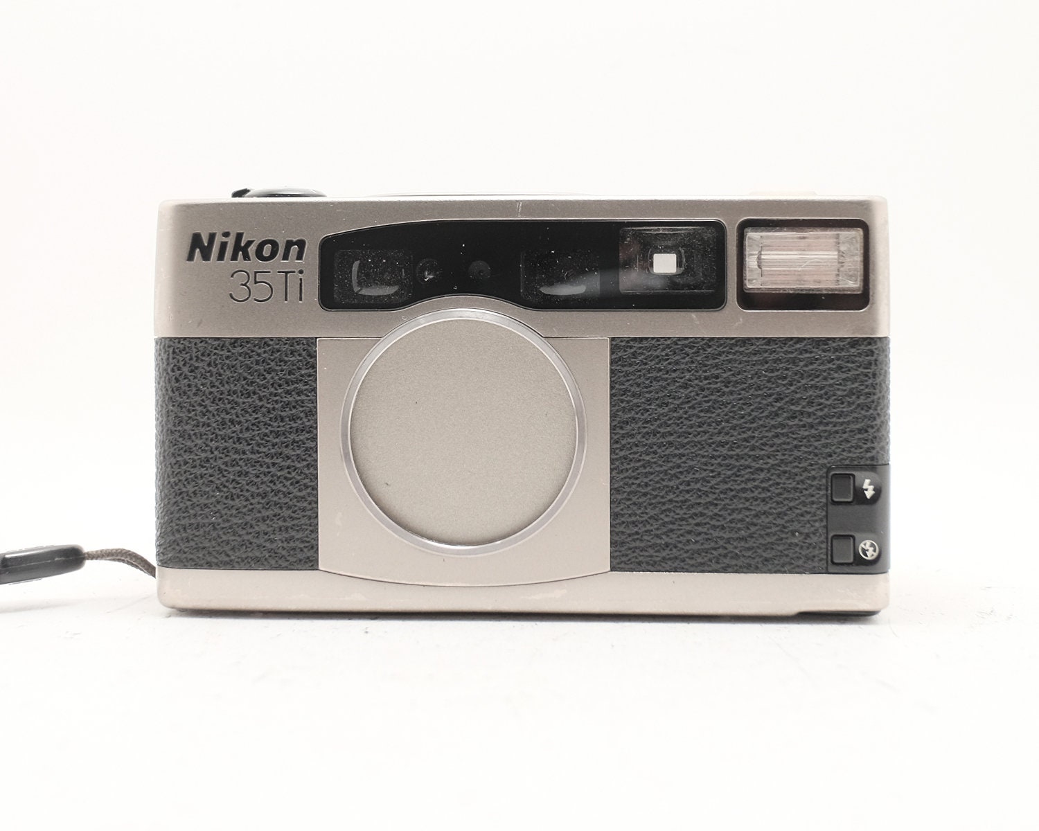 Nikon 35ti -35mm F/2.8 - Vintage Film - 35mm Point Shoot Nikon 35ti -35mm F/2.8 - Vintage Film - 35mm Point Shoot