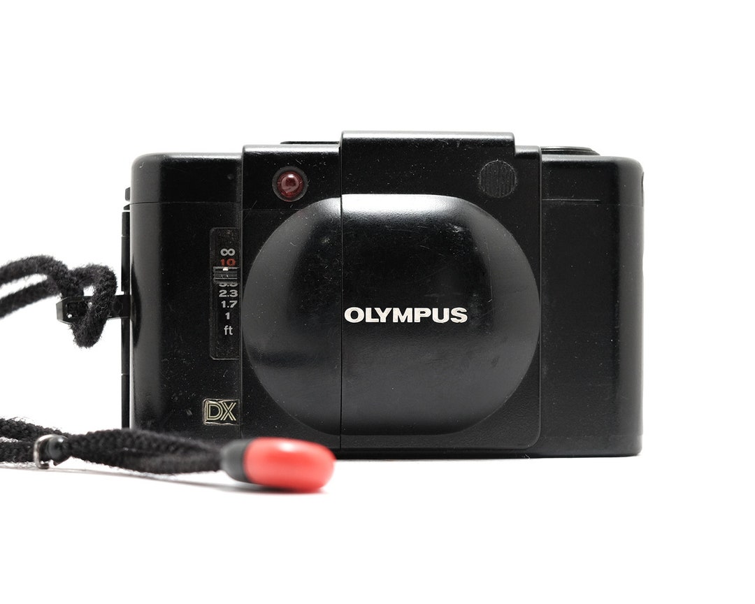 OLYMPUS XA4 MACRO コンパクトフィルムカメラ ブラック 赤城耕一：第26回 最短撮影距離30cm。「マクロ」撮影を可能に