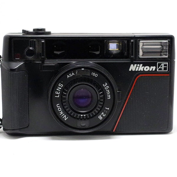 Nikon L35AF - 35mm f/2.8 - One Touch - Vintage Film - point shoot camera