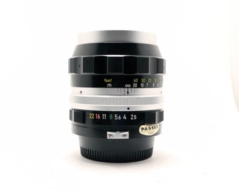 Nikon - Nikkor P 105mm f/2.5 - F Mount - 35mm film camera lens.