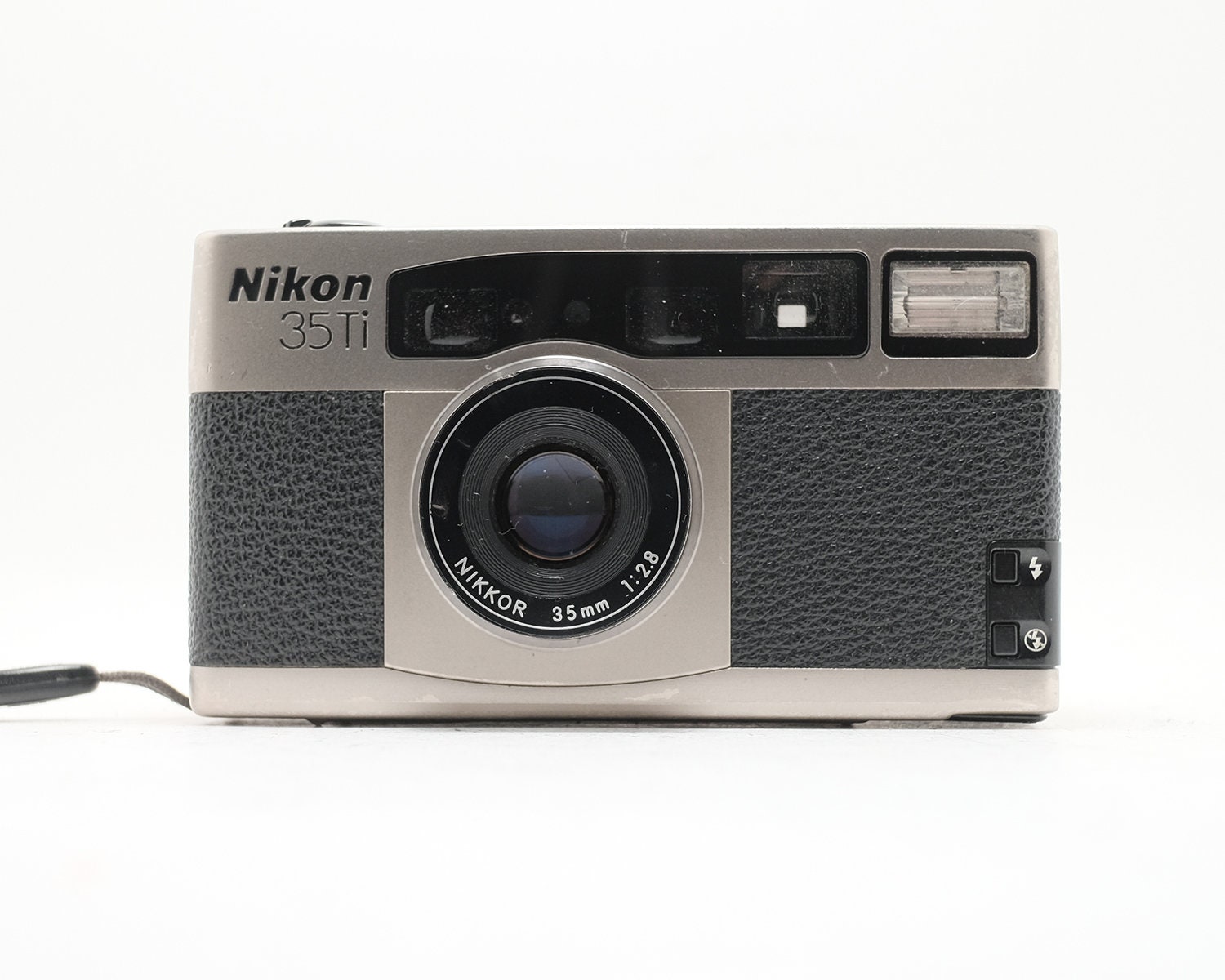 Nikon 35ti -35mm F/2.8 - Vintage Film - 35mm Point Shoot Nikon 35ti -35mm F/2.8 - Vintage Film - 35mm Point Shoot