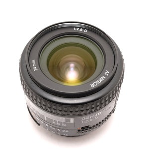 Nikkor 24 mm 2,8 D - F-Mount AF - 35 mm Filmkamera-Objektiv.