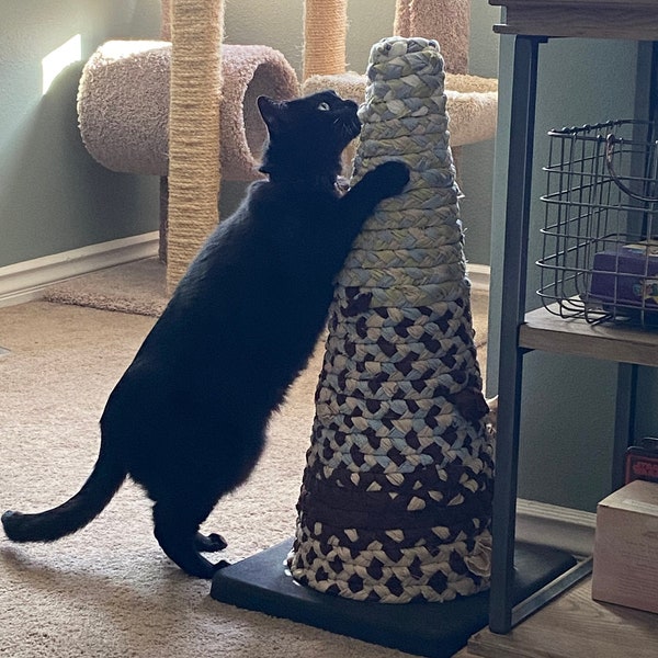 28” Cat Scratching Post