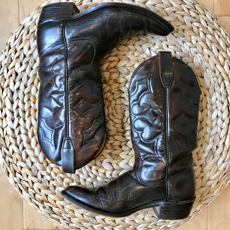 curved toe cowboy boots