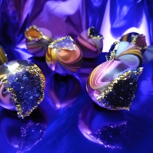 Gorgeous Chocolate Geode Crystal Candy Truffles Dark rainbows Perfect for rainbow parties & weddings Emo Kawaii food crystal candy