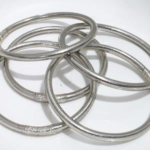 Original vom thailändischen Armband Antikes Silber Blatt Tempel Armreifen bringen Liebe Glück Reichtum Gesegneter Buddha Amulett Perfekter Charme Geschenk für Sie