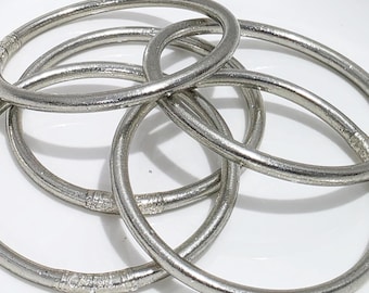 Pulsera original tailandesa de plata antigua con diseño de hoja de templo que trae amor, felicidad y riqueza. Amuleto de Buda bendecido. Regalo perfecto para ella.