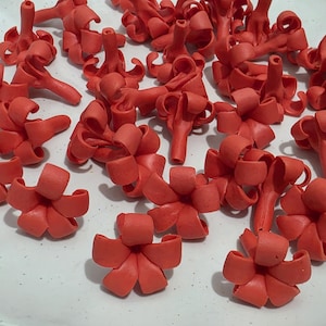 2-2.5 cm Rot Puakenikeni Ton Blumen Perlen Hawaiian Lei Schmuckherstellung Girlande DIY Handcraft Lufttrocknender Ton Natürliche Handwerk Liefert