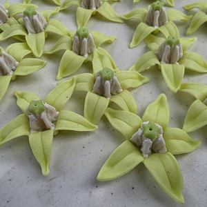 14mm White Crown Flower Clay Beads With Sepal Dahlia Hawaiian Lei Jewelry Making Garland DIY Craft Supplies