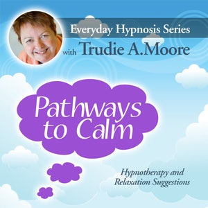 以下が含まれることがあります： 青い空の背景に「Pathways to Calm」という文字が書かれた紫色の雲。画像の上部には「Everyday Hypnosis Series with Trudie A. Moore」という文字が書かれている。画像の下部には「Hypnotherapy and Relaxation Suggestions」という文字が書かれている。