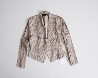 cropped tapestry blazer | fitted waist blazer | beige paisley print