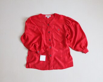 rode zijden blouse | ballon mouw blouse | kraagloze zijden rok