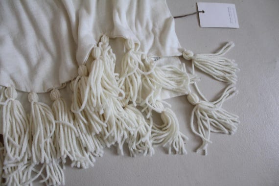 white knit wrap | 1960s oversized shawl | knit pi… - image 3