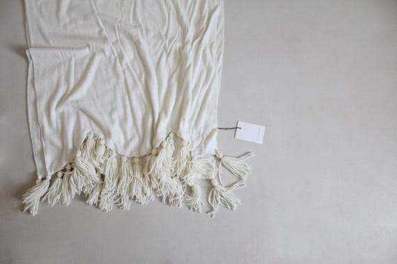 white knit wrap | 1960s oversized shawl | knit pi… - image 1
