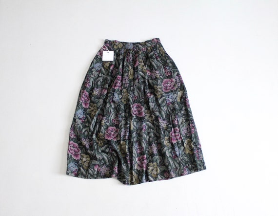 green floral skirt | floral midi skirt | dark flor