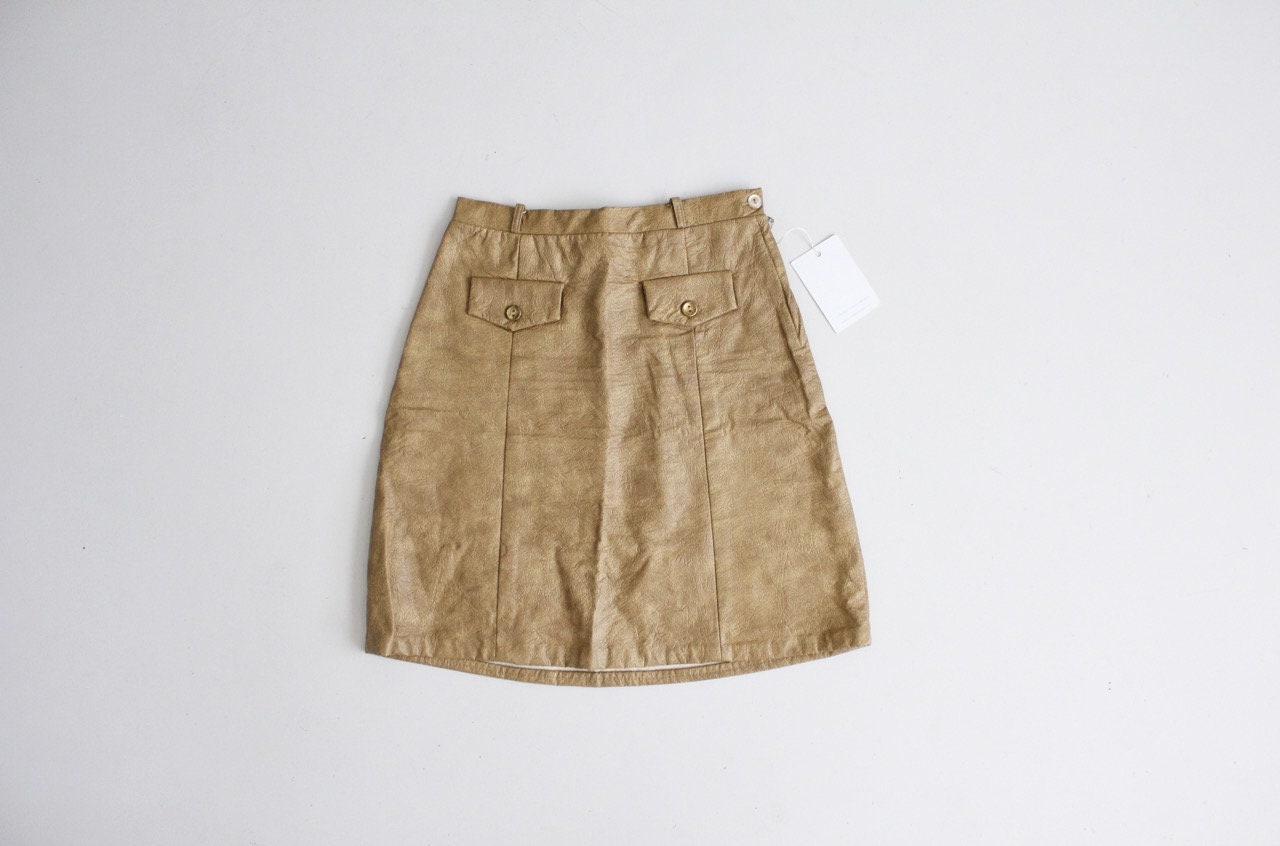 faux leather skirt | vinyl skirt | 1970s mini skirt