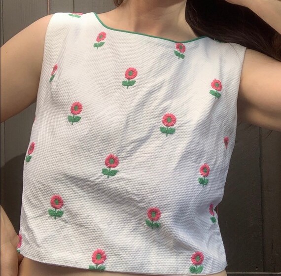 Vintage Floral Embroidered Crop / 70s crop top / f