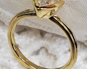 Uniquely designed 18k yellow gold diamond ring!