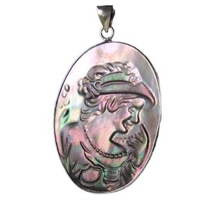 Pendentif camée en nacre de Tahiti sculptée glam | 1 3/4&quot; de long |