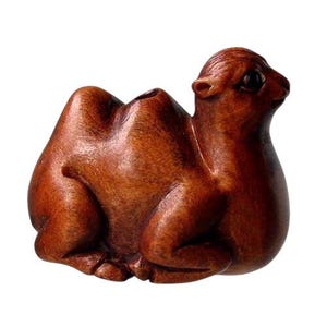 Carved Boxwood Resting Desert Camel Ojime/Netsuke Bead | 25x20.5x15mm | Brown