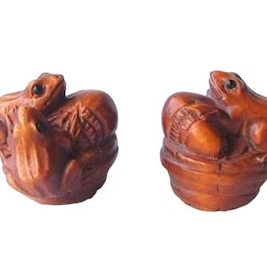 Hand Carved Boxwood Froggie Basket Ojime/Netsuke Bead | 20x20x18mm | Brown