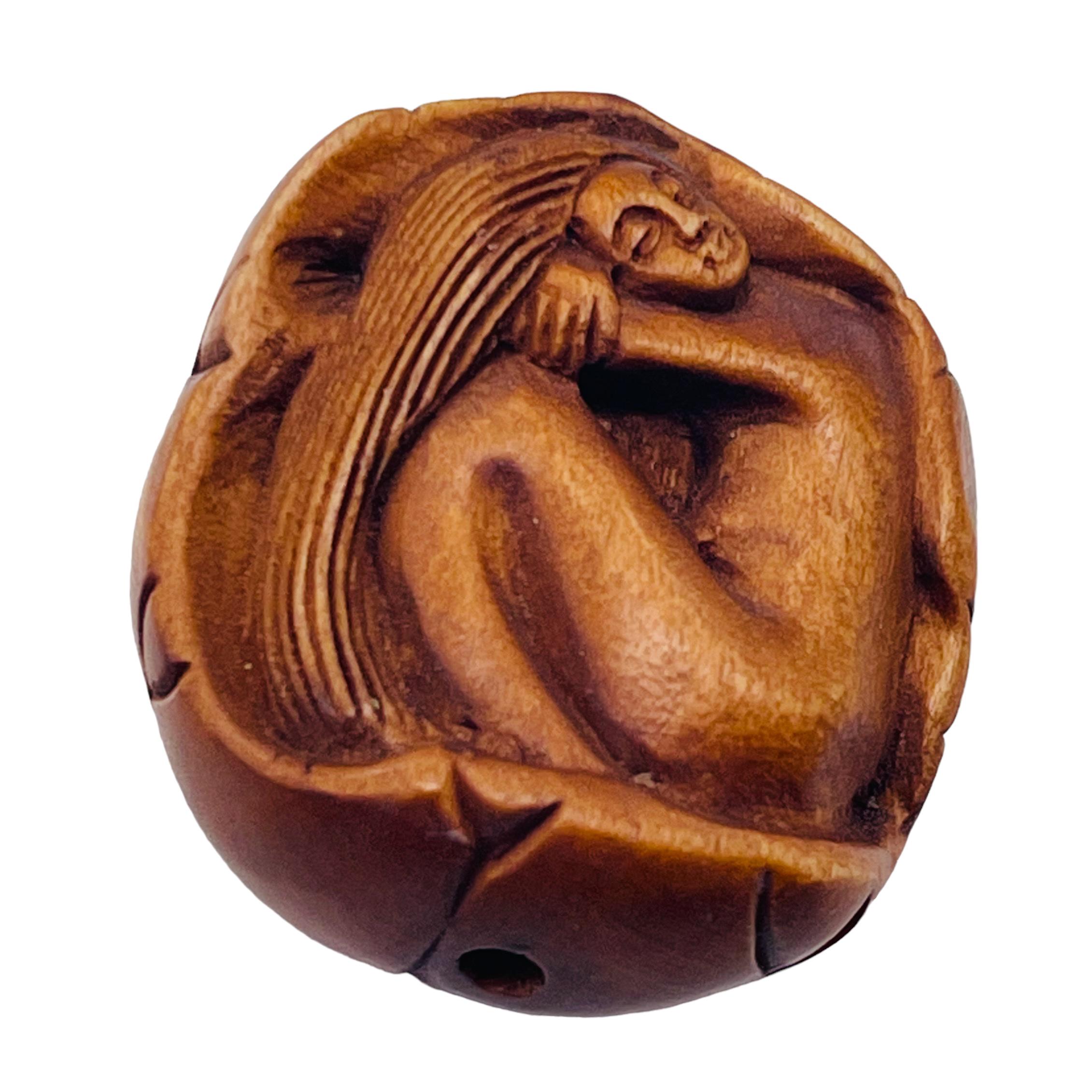 ツゲ材の人魚彫刻入り睡蓮の葉お締め/根付ビーズ | 23x19.5 x 12 mm