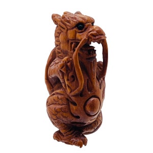 Gesneden Buxus Warrior Dragon & Sun Ojime/Netsuke Kraal | 27,5x14x13mm | Bruin