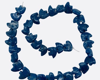 Roar! Carved Natural Lapis Zuni Bear Bead Strand 109252Lp | 15x12x4mm | Blue / white