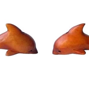 Swimmin&#39; Carved & Signed Boxwood Dolphin Ojime/Netsuke Bead | 33x14x14mm | Brown