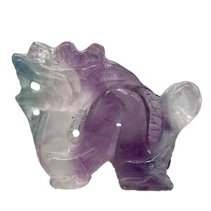 Perlina pendente o figurina di drago intagliata in fluorite / 40x50x16mm / Viola Verde / 1