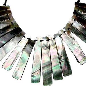 Elegant Tahitian Mother of Pearl Shell 15 to 17 inch Collar Necklace 107216