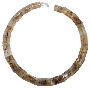 Rektangulär pärlsträng av rutilerad kvarts i guld | 23x15x7mm | Klart guld | 19 pärlor |