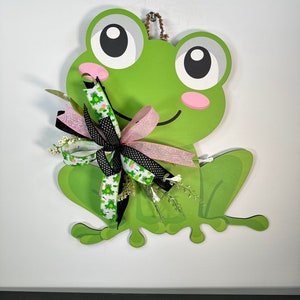 Frog Wreath, Front Door Wreath, Wreath for every day, Best Door Wreath, summer Wreath, wood frog door hanger, spring wreath, door hanger image 8