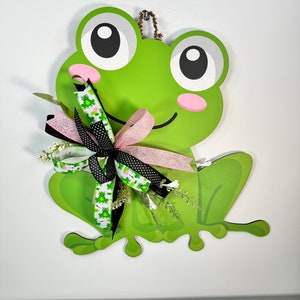 Frog Wreath, Front Door Wreath, Wreath for every day, Best Door Wreath, summer Wreath, wood frog door hanger, spring wreath, door hanger image 2