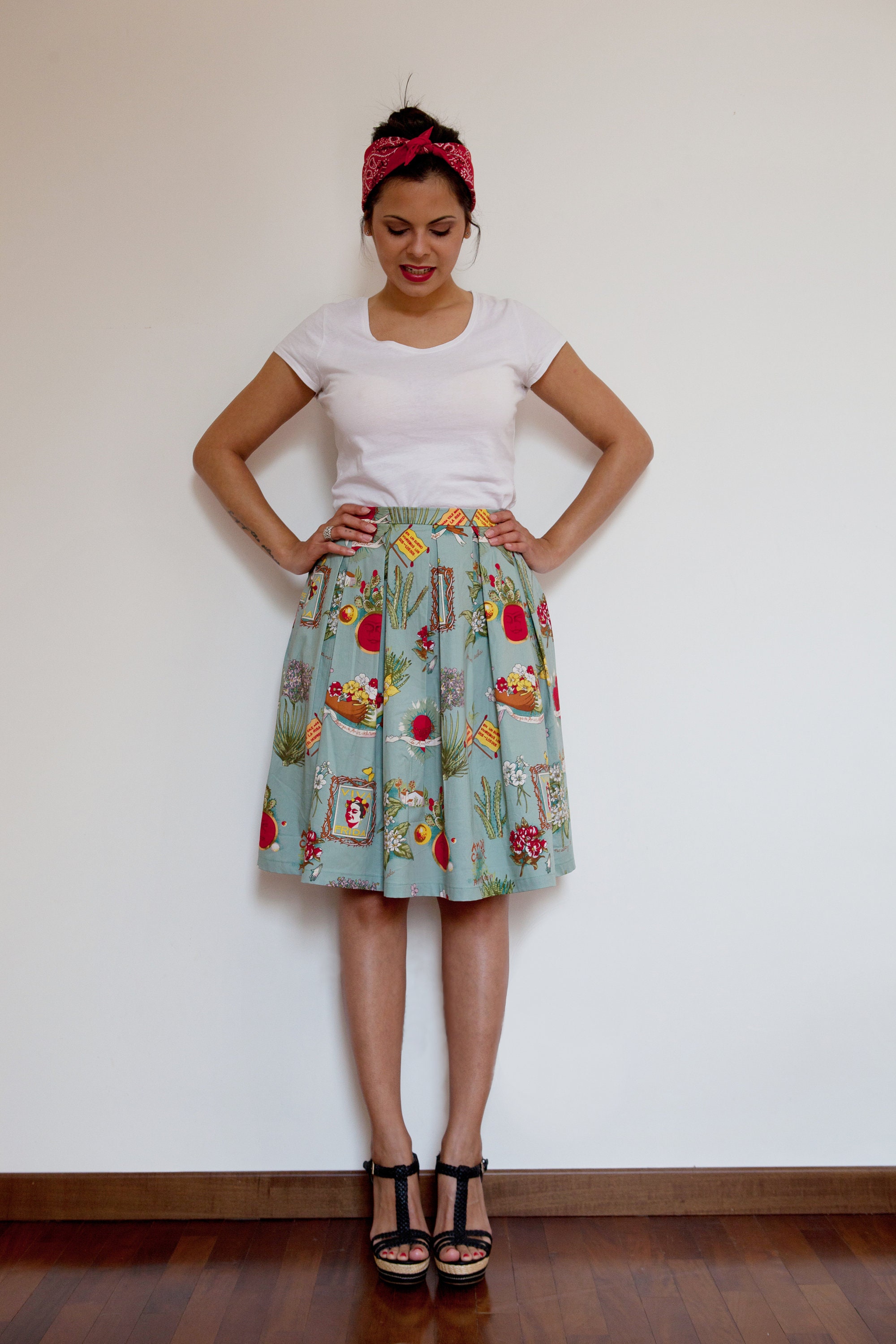 Gonna frida kahlo deals