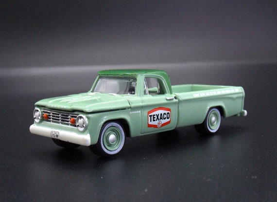 1967 DODGE D-100 VINTAGE PICKUP TRUCK ADULT COLLECTIBLE 1/64 LIMITED EDITION 