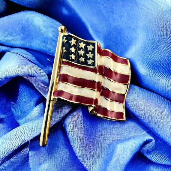 Vintage Brooch Gold tone USA Flag Patriotic - image 1