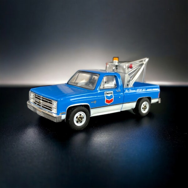 1983 Chevron C20 mit Drop in Tow Truck - Die Cast Maßstab 1:64 Chevron Car diorama Modell #A8
