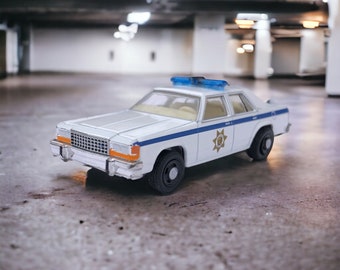 1983 Ford Crown Victoria Police Car Terminator 2 Judgement Day 1/64 Scale Diecast Model #A6