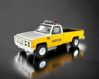 1987 Chevrolet M1008 Minnesota Fire Pickup Truck Scale 1:64 Die Cast Model diorama #A10