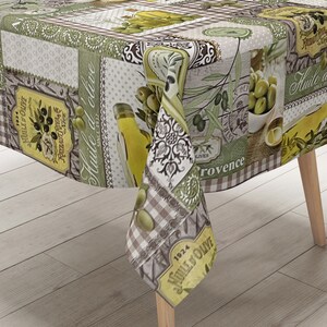 Puede incluir: Un mantel verde y marrón con un diseño de patchwork que presenta aceitunas, botellas de aceite de oliva y el texto "Huile d'olive" y "Provence".