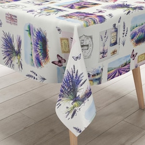 Könnte beinhalten: Weiße Tischdecke mit einem Lavendel-Blumenmuster. Die Tischdecke zeigt Aquarell-Illustrationen von Lavendelblüten, Schmetterlingen und französischen Landschaften. Der Text "Lavender" und "Provence" ist auf der Tischdecke sichtbar.
