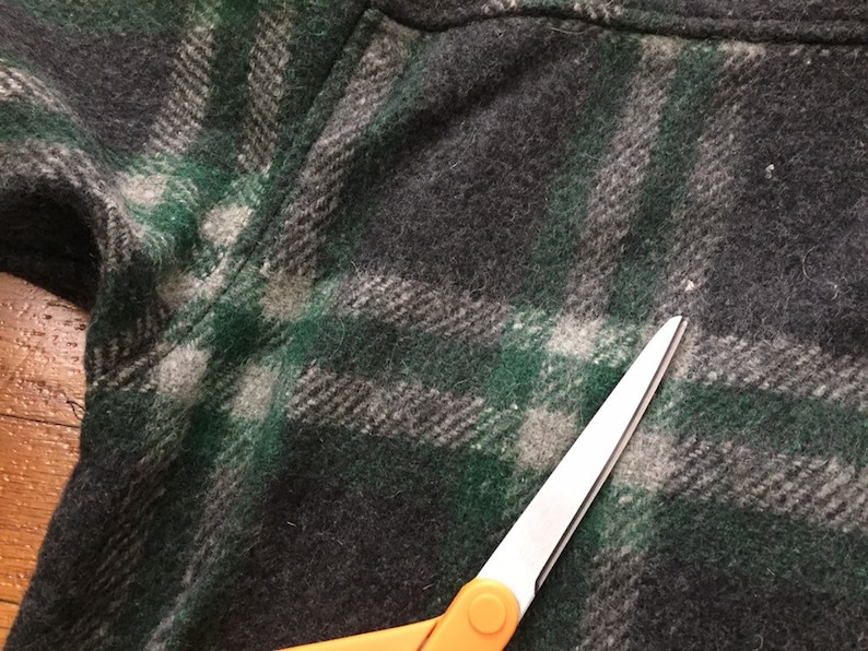 vtg Thick Wool Blend Plaid Flannel Shirt size MEDIUM ~ 19022