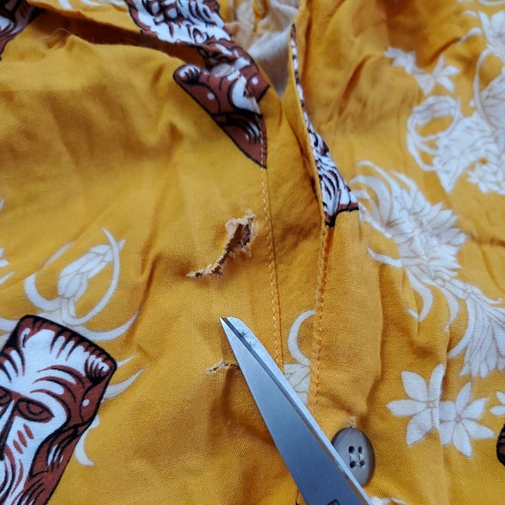 L men's vtg 90s Tiki Heads Orange Hawaiian Shirt … - image 4