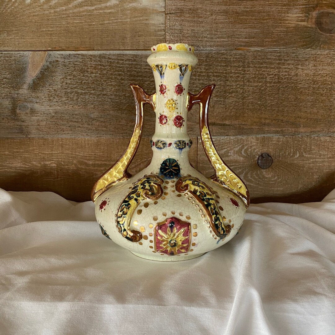 Pompeyi Bejeweled Majolica Ceramic Vase Double Handle Gold Embossed