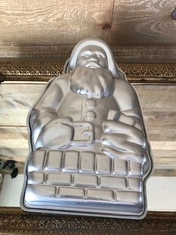 Christmas Cake Pan Santa in Chimney 3D Stand up Cake Pan Aluminum Vintage  Santa Clause 3D Cake Pan Vintage Holiday Kitchen Baking Pan Metal 