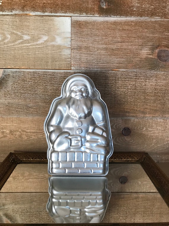 Christmas Cake Pan Santa in Chimney 3D Stand up Cake Pan Aluminum Vintage  Santa Clause 3D Cake Pan Vintage Holiday Kitchen Baking Pan Metal 