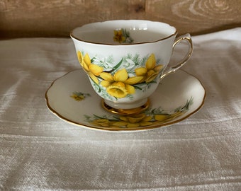 Colclough Tea Cup and Saucer Yellow Daffodil Lily of The Valley Gilt 7874 Teacup Yellow Flower Colclough Teacup and Saucer Daffodil Vintage